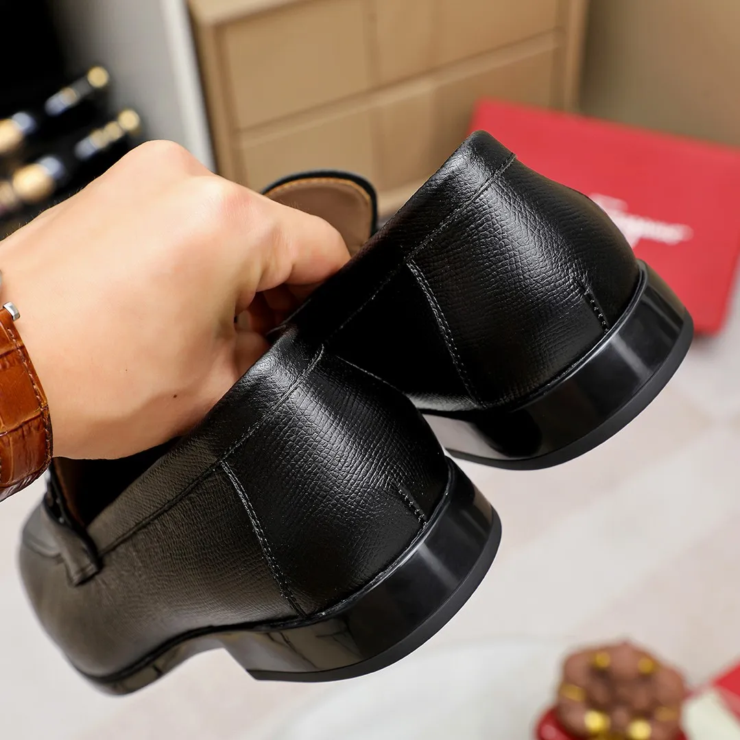 Men's shoes 💰600 🕷🕷🐂【Ferragamo】 Popular fashion casual shoes🇨🇳Official website counter 1:1 production, original mold opening💯Good quality can be seen, imported high-end first-layer pebbled calfskin, water-dyed🐂leather lining🌿very clear texture, high-quality waterproof, non-slip and wear-resistant outsole🎋high quality and low price, truly handmade🍓, 5 colors available! Code number 38-44 (45. To be customized)